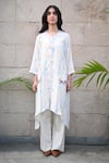 Buy_Tahweave_White Handloom Cotton Hand Printed Checkered Round Kurta _at_Aza_Fashions