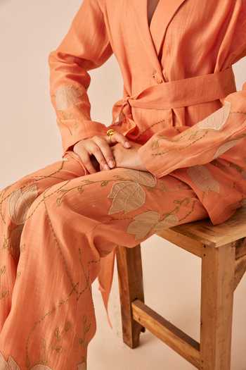 Buy_The Right Cut_Peach Chanderi Silk Leaf Motifs Notched Lapel Collar Yara Blazer And Pant Set 