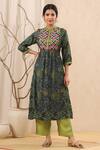 Buy_Kameez_Green Muslin Printed Floral Motifs Mandarin Collar Serene Garden Kurta Set _at_Aza_Fashions