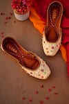 Buy_HOUSE OF EKARA_Yellow Embroidered Gul Juttis _at_Aza_Fashions