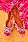 Buy_HOUSE OF EKARA_Pink Embroidered Leela Juttis _at_Aza_Fashions