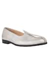 Buy_Sko_Silver Metallic Leather Mojaris  _at_Aza_Fashions