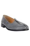 Buy_Sko_Grey Plain Almond Toe Leather Mojaris _at_Aza_Fashions