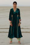 Buy_Rajiramniq_Green Silk Velvet Embroidered Thread Work Blunt V Neck Kurta And Pant Set _at_Aza_Fashions