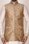 Samyukta Singhania_Beige Jamawar Woven Floral Motifs Bundi And Kurta Set _at_Aza_Fashions