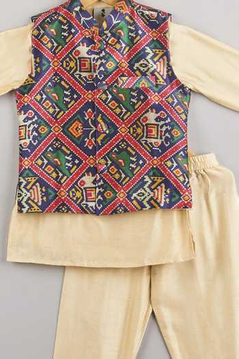 P & S CO_Cream Silk Embroidery Patola Print Bundi Kurta Set _Online_at_Aza_Fashions