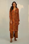 Buy_Roze_Orange Velvet Printed Floral V Neck Shiza Kurta _at_Aza_Fashions