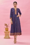 Buy_Samyukta Singhania_Blue Viscose Rayon Embroidered Thread Work Round Notched Floral Print Kurta _at_Aza_Fashions