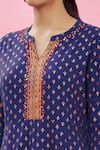 Samyukta Singhania_Blue Viscose Rayon Embroidered Thread Work Round Notched Floral Print Kurta _at_Aza_Fashions