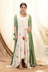 Aaryaa By Kashveen Kohli_White Kurta And Cape Silk Print & Embroidery Bandhani Floral With _Online_at_Aza_Fashions