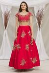 Priti Sahni_Red Floral Scoop Neck Embroidered Lehenga Set _Online_at_Aza_Fashions