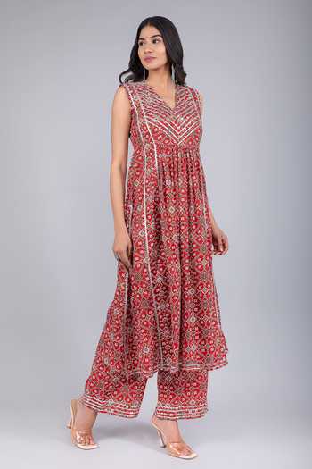 Pomcha Jaipur_Red Cotton Gota Patti V-neck Vanya Printed Kurta And Pant Set _Online_at_Aza_Fashions
