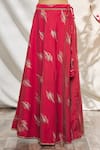 Samyukta Singhania_Red Silk Printed Leaf Sweetheart Neck Lehenga Set _at_Aza_Fashions