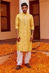 Buy_Twenty Nine_Yellow Dupion Silk Mirror Work Kurta _at_Aza_Fashions