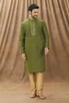 Buy_Arihant Rai Sinha_Green Kurta Art Silk Embroidered Floral Mandarin Collar Set _at_Aza_Fashions