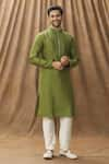 Buy_Arihant Rai Sinha_Green Kurta Art Silk Embroidered Floral Mandarin Collar Set _at_Aza_Fashions