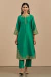 Buy_Priya Chaudhary_Green Chanderi Silk Embroidered Thread Work Notched Round Neck Kurta And Pant Set _at_Aza_Fashions