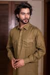 Darshika Menswear_Green Linen Plain Pathani Kurta Set _Online_at_Aza_Fashions