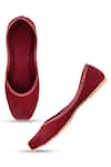 Buy_Khwaab by Sanjana Lakhani_Maroon Solid Juttis _at_Aza_Fashions