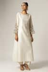 Buy_Anantaa by Roohi_Off White Silk Chanderi Placement Embroidery Bird Round Flower Kurta With Pant _at_Aza_Fashions