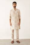 Buy_Son Of A Noble Snob_Ivory Linen Halles Catchfly Printed Kurta_Online_at_Aza_Fashions