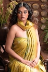 Pinki Sinha_Green Woven Geometric Flower Bloom Pure Silk Saree With Running Blouse_at_Aza_Fashions