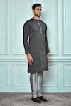 Buy_Aryavir Malhotra_Black Kurta Cotton Mix Jacquard Woven Thread Geometric Set (For Kids)