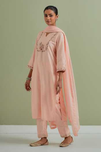 Buy_Priya Chaudhary_Peach Chanderi Silk, Kota Doria Embroidery Split V-neck Floral Kurta Set _Online_at_Aza_Fashions