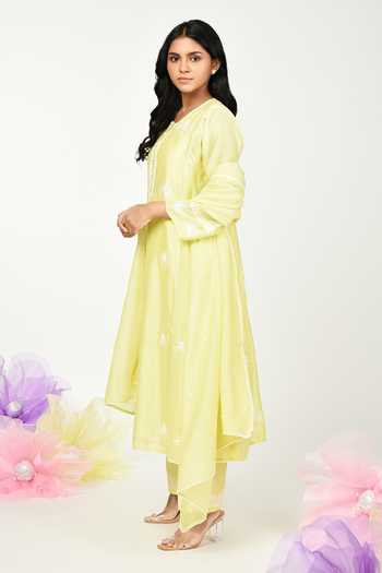 Buy_Komal Shah_Yellow Chanderi, Cotton Embroidery, Lace Round Neck Thread Kurta Set _Online_at_Aza_Fashions