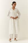 Buy_Anantaa by Roohi_Off White Silk Chanderi Embroidered Thread V Neck Floral Kurta _at_Aza_Fashions