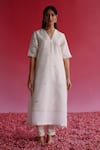 Buy_Taisha_Off White Kurta Pure Linen Silk Handloom Woven Geometric V Neck Mogra Set _Online_at_Aza_Fashions