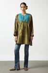 Buy_Latha Puttanna_Green Two Tone Silk Hand Embroidered Thread And Bead Dual Short Phiran Tunic _at_Aza_Fashions