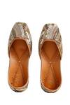 Buy_Kala_Gold Sequin Fearless Spark Embroidered Juttis _at_Aza_Fashions