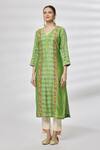 Buy_Kasturi Tikmani_Green Pure Chanderi Floral V Neck Straight Kurta  _Online_at_Aza_Fashions