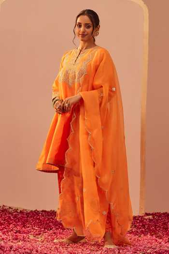 FLORAL ODYSSEY: IVORY CHANDERI PINTUCK CHOGA SET main image 0