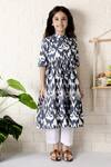 THE COTTON STAPLE_Grey Cotton Printed Ikat Toad Pattern Kurta With Pant _Online_at_Aza_Fashions