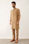 Son Of A Noble Snob_Brown Linen Fez Textured Kurta Set _Online_at_Aza_Fashions