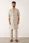 Son of A Noble Snob_Ivory 100% Linen Printed Geometric Tuba Arches Kurta Set  _Online_at_Aza_Fashions