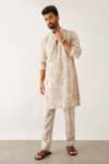 Buy_Son Of A Noble Snob_Ivory Linen Halles Catchfly Printed Kurta Set _at_Aza_Fashions