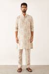 Buy_Son Of A Noble Snob_Ivory Linen Halles Catchfly Printed Kurta Set _Online_at_Aza_Fashions