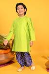 Saka Designs_Green Kurta: Taffeta Printed Bandhani Solid And Dhoti Pant Set For Boys_Online_at_Aza_Fashions