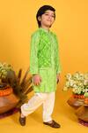 Buy_Saka Designs_Green Cotton Printed Bandhani Kurta And Pyjama Set  _Online_at_Aza_Fashions