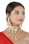 Buy_Chhavi's Jewels_Gold Plated Kundan Geometric Carved Necklace Set_at_Aza_Fashions