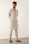 Buy_Son of A Noble Snob_Ivory 100% Linen Printed Geometric Tuba Arches Kurta Set  _at_Aza_Fashions