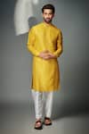 Buy_Chatenya Mittal_Yellow Kurta  Silk Blend Textured Self Design Hexagon Pattern Set _at_Aza_Fashions