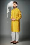 Chatenya Mittal_Yellow Kurta  Silk Blend Textured Self Design Hexagon Pattern Set _Online_at_Aza_Fashions