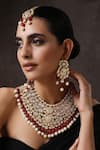 Buy_MINAKI_Red Kundan Geometric Embellished Necklace Set _at_Aza_Fashions