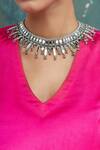 Buy_House Of Tuhina_Silver Plated Falak Qabeela Mirror Studded Choker _at_Aza_Fashions