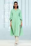 Buy_Dhi_Green Cotton Collared Cuban Tunic _at_Aza_Fashions