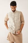Buy_Son of A Noble Snob_Ivory 100% Linen Printed Village Geometric Bundi For Men_Online_at_Aza_Fashions